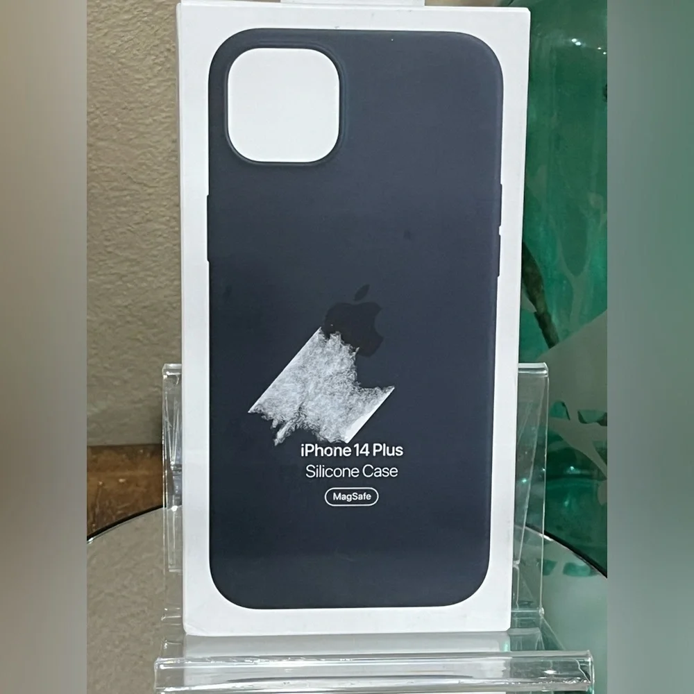 Apple iPhone 14 plus Case in color Midnight, new!